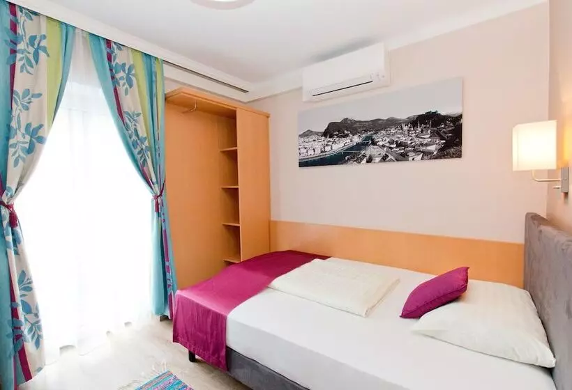 هتل Junior By Max 70