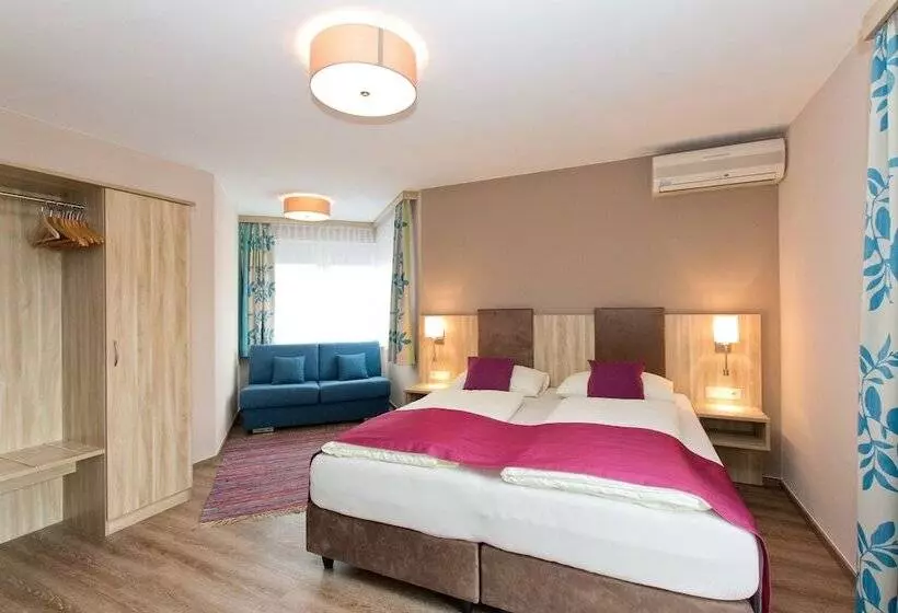 هتل Junior By Max 70