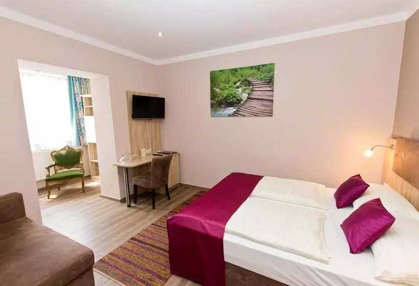 هتل Junior By Max 70