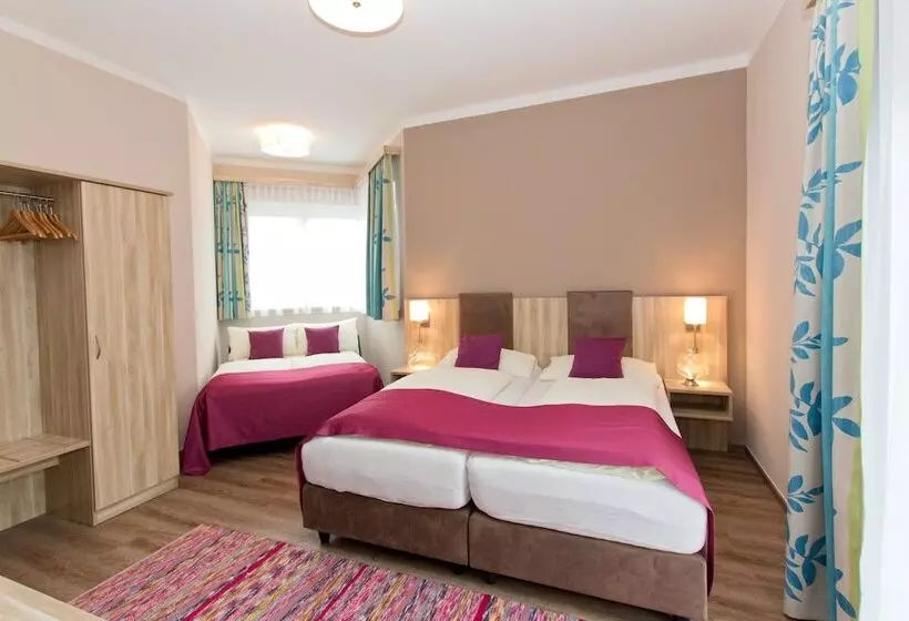 هتل Junior By Max 70