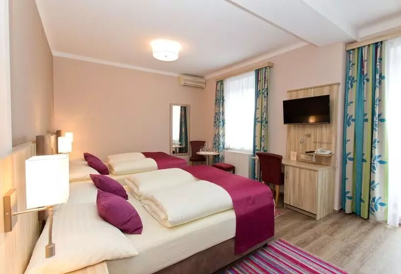 هتل Junior By Max 70