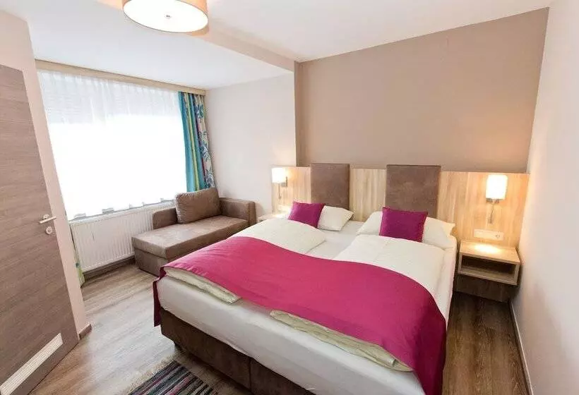 هتل Junior By Max 70