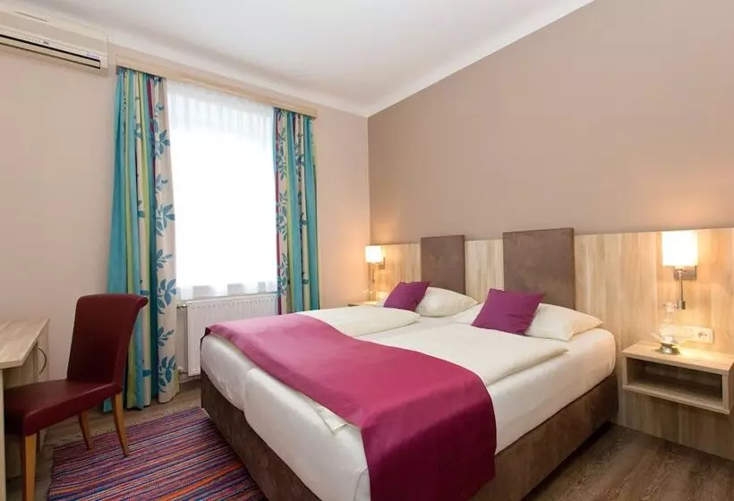 هتل Junior By Max 70