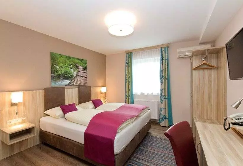 هتل Junior By Max 70