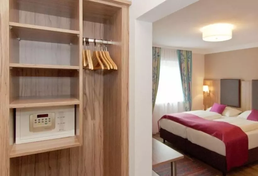 هتل Junior By Max 70