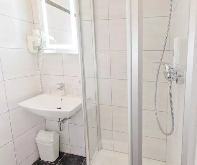 هتل Junior By Max 70