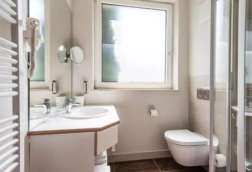 هتل Junior By Max 70