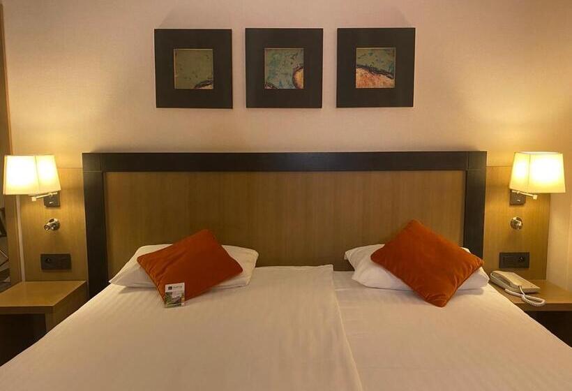 هتل Castel De Pontalesse