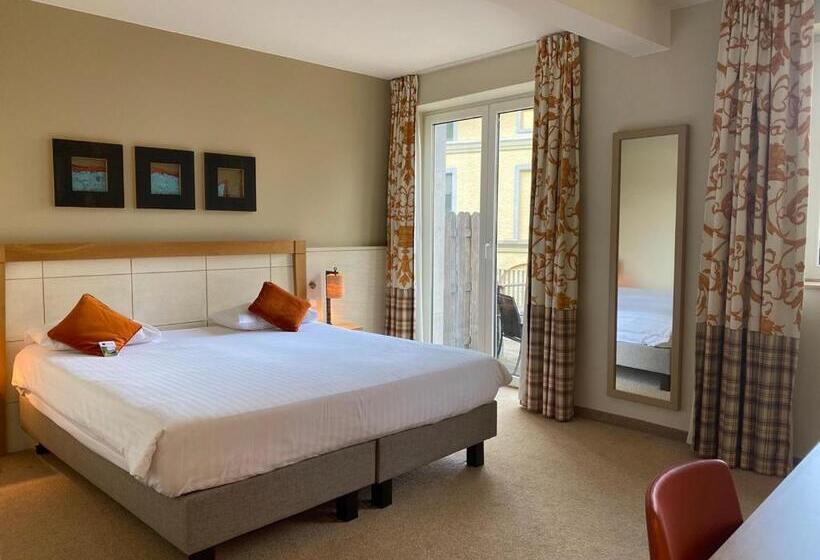 هتل Castel De Pontalesse