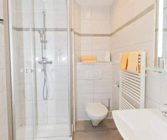 هتل Junior By Max 70