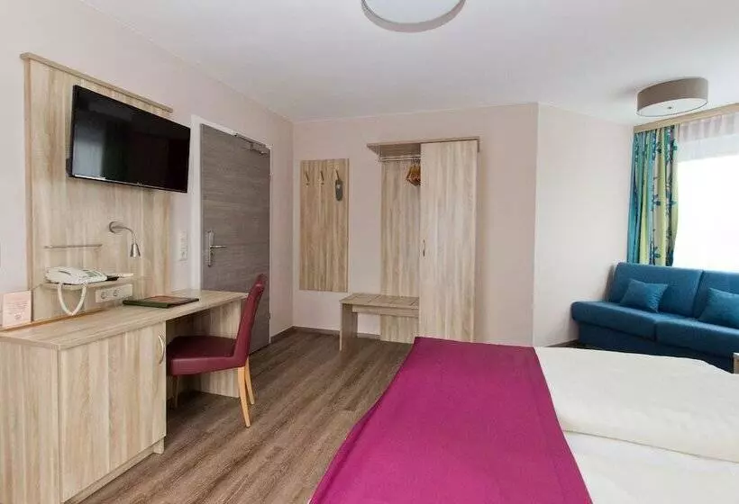 هتل Junior By Max 70