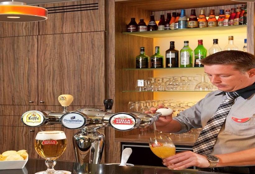 בית מלון כפרי Ibis Leuven Centrum