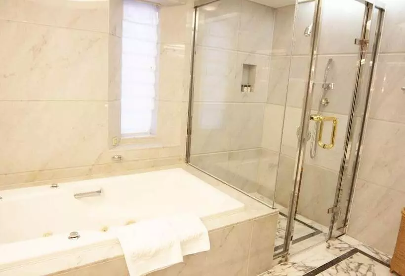 בית מלון כפרי New Otani Makuhari