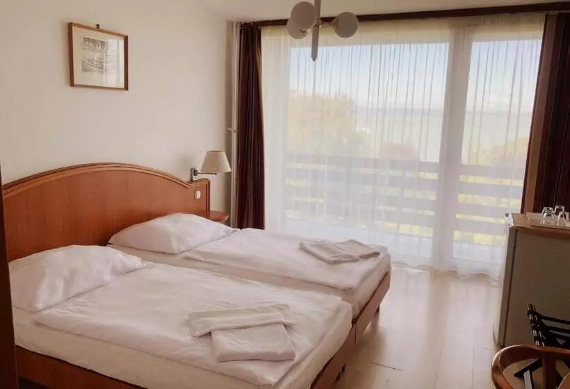 Отель Riviera Park