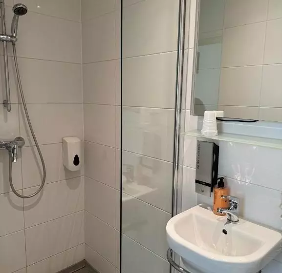 Отель Titus City Centre