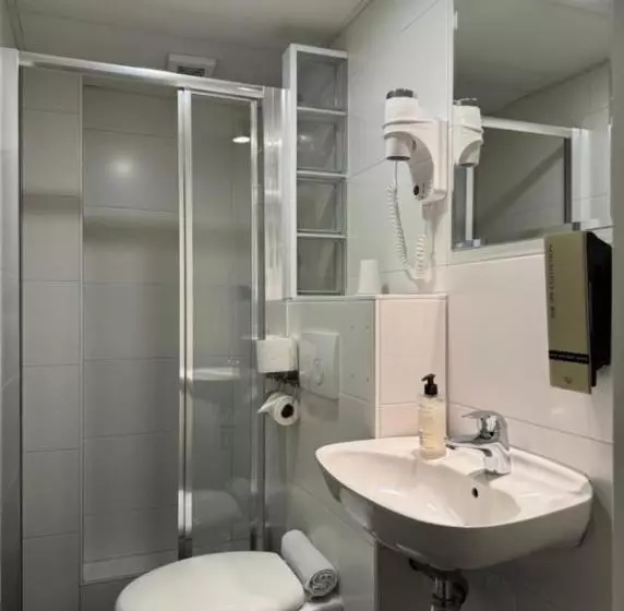 Отель Titus City Centre