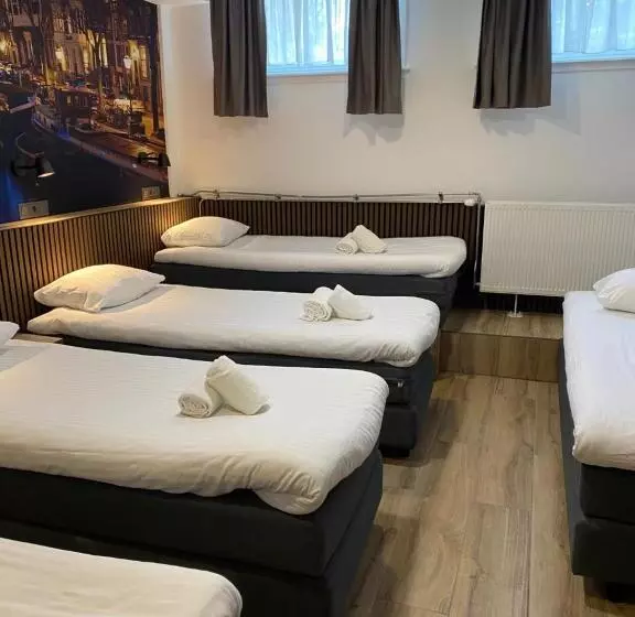 Отель Titus City Centre