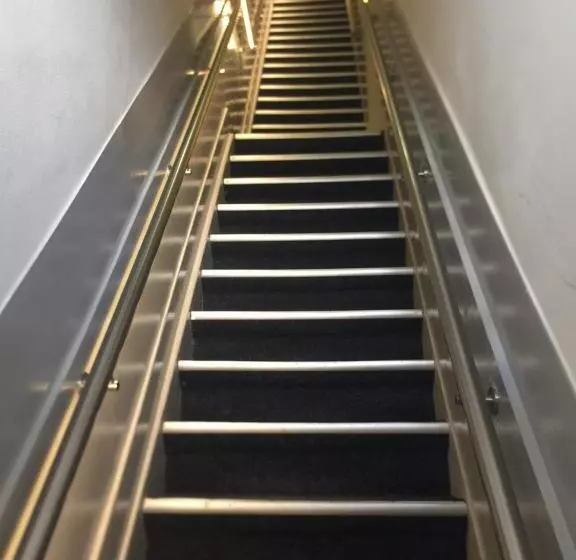 Отель Titus City Centre