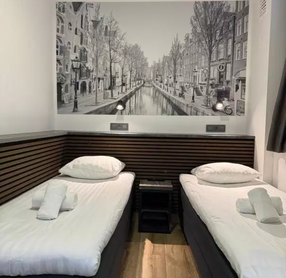 Отель Titus City Centre