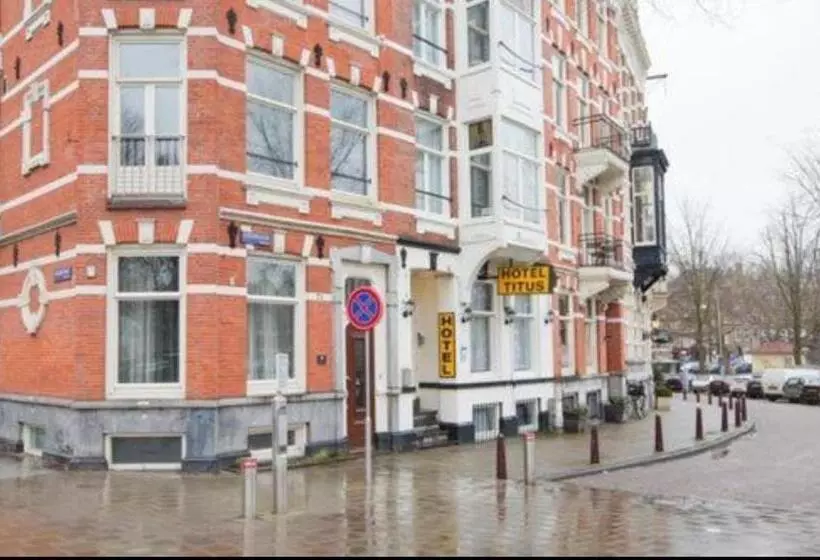 Отель Titus City Centre