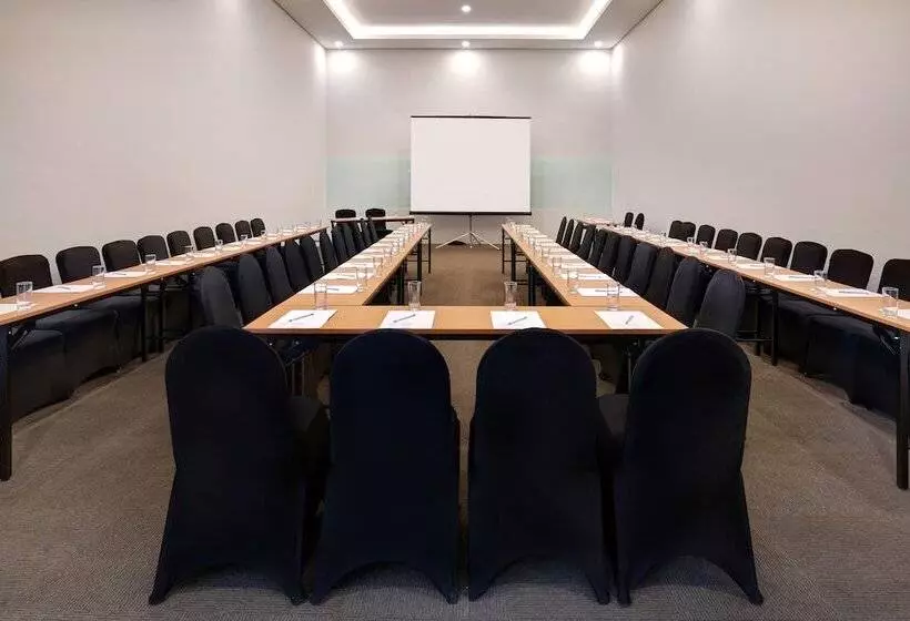 Grand Tropic Suites Hotel Surabaya