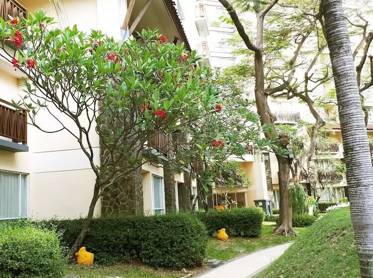 Grand Tropic Suites Hotel Surabaya