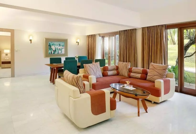 Grand Tropic Suites Hotel Surabaya