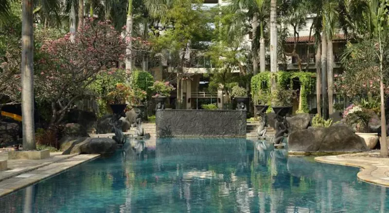 Grand Tropic Suites Hotel Surabaya