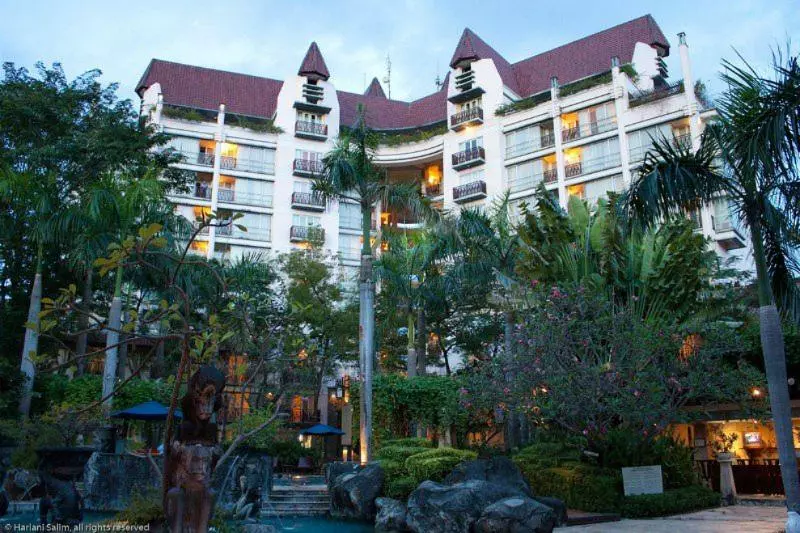 Grand Tropic Suites Hotel Surabaya