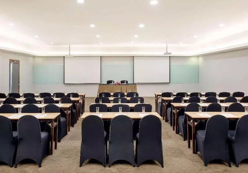 Grand Tropic Suites Hotel Surabaya