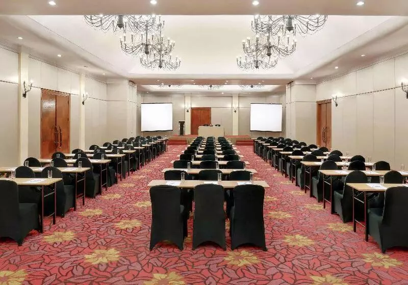 Grand Tropic Suites Hotel Surabaya