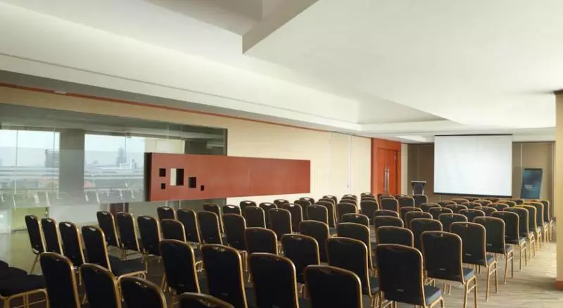 Grand Tropic Suites Hotel Surabaya