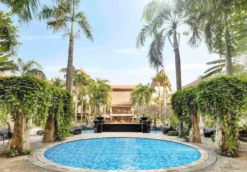 Grand Tropic Suites Hotel Surabaya