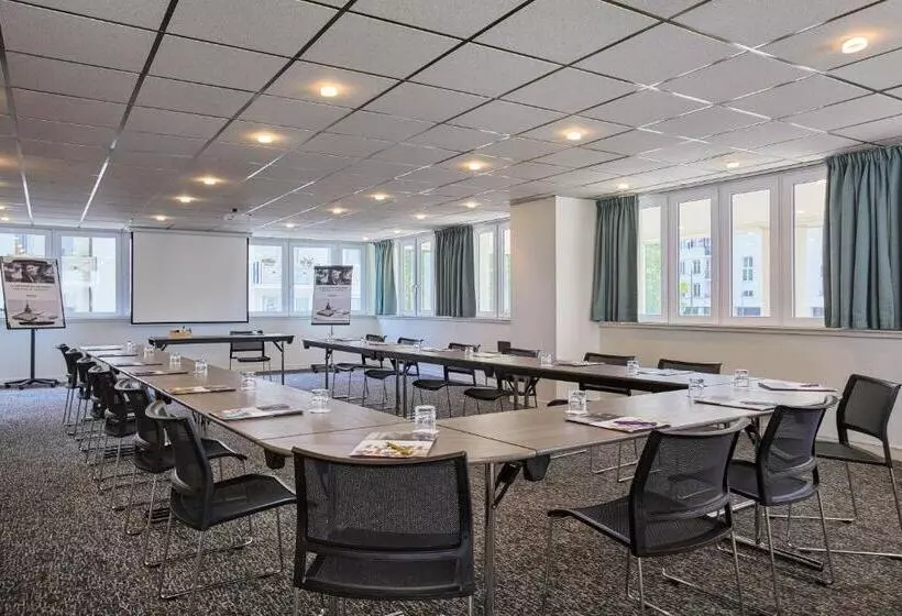 בית מלון כפרי Mercure Marne La Vallee Bussy St Georges