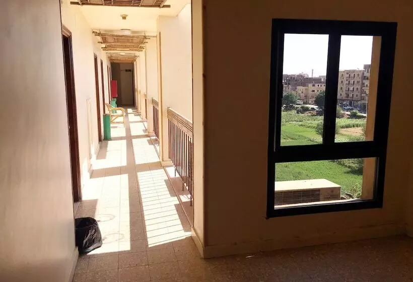 Gaddis Hotel, Suites And Apartments