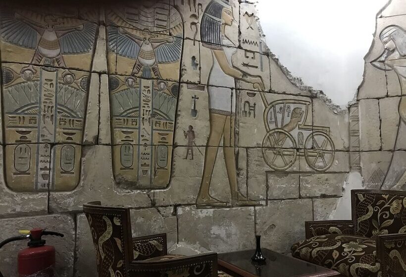 Gaddis Hotel, Suites And Apartments