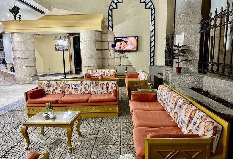 Gaddis Hotel, Suites And Apartments