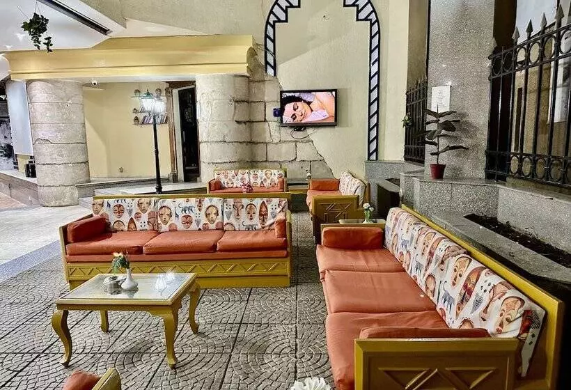 Gaddis Hotel, Suites And Apartments