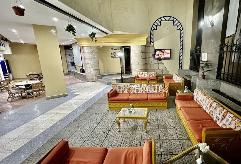 Gaddis Hotel, Suites And Apartments