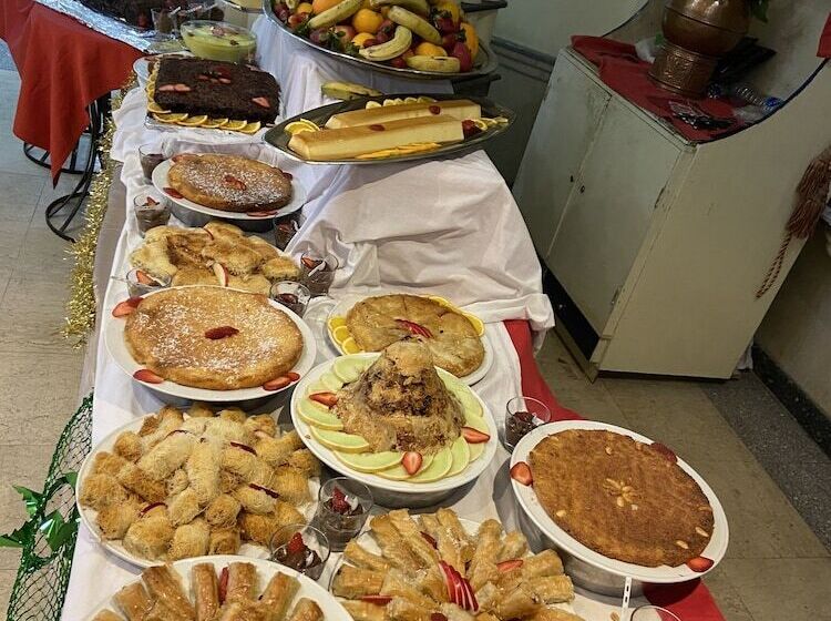 Gaddis Hotel, Suites And Apartments