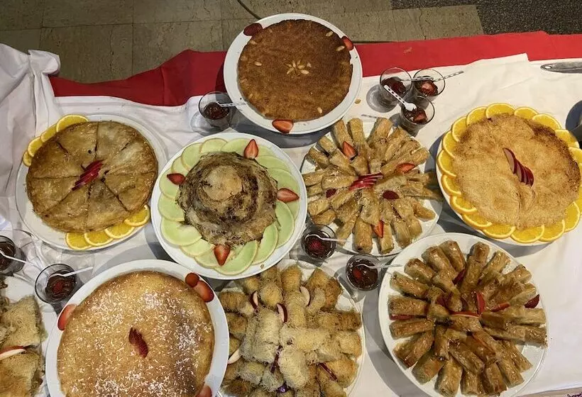 Gaddis Hotel, Suites And Apartments