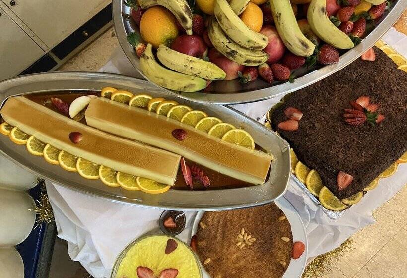 Gaddis Hotel, Suites And Apartments