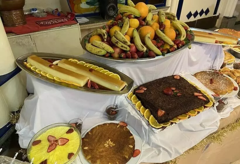 Gaddis Hotel, Suites And Apartments