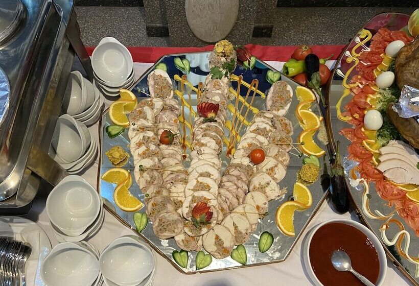 Gaddis Hotel, Suites And Apartments