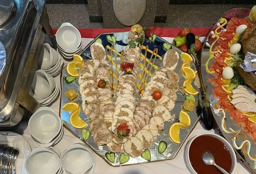 Gaddis Hotel, Suites And Apartments