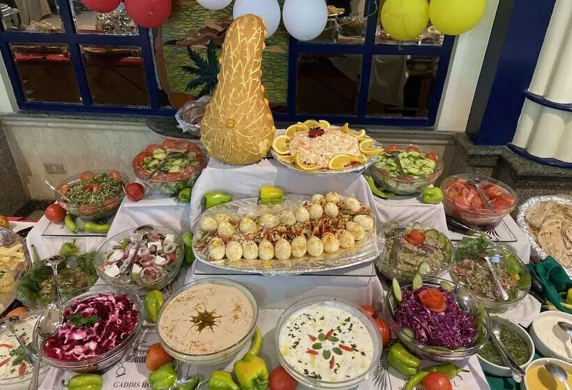 Gaddis Hotel, Suites And Apartments