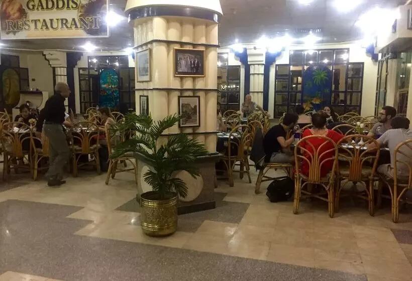 Gaddis Hotel, Suites And Apartments