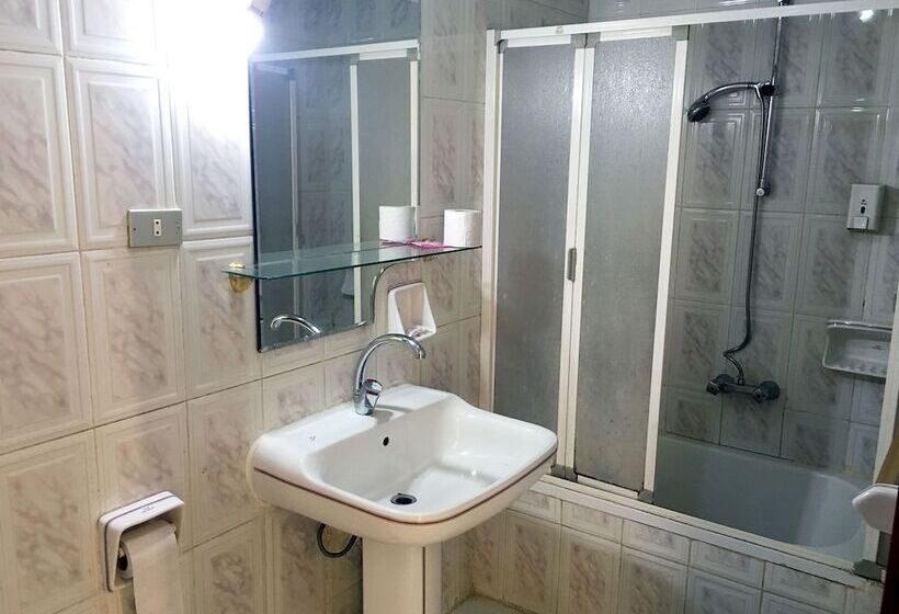 Gaddis Hotel, Suites And Apartments