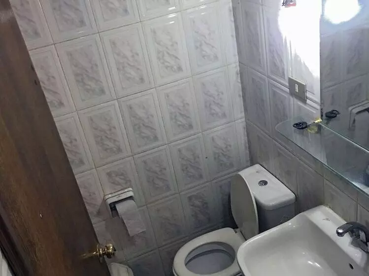 Gaddis Hotel, Suites And Apartments