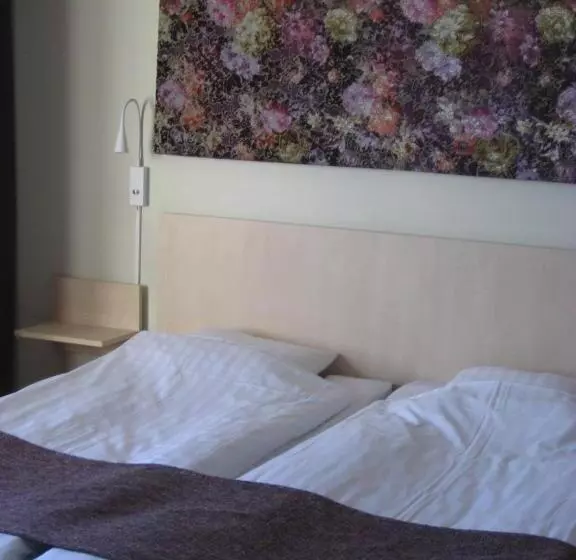 Hotel L Bjorken